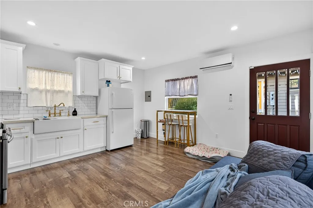 3305 Montclair, Los Angeles, California 90018 home-pic-39